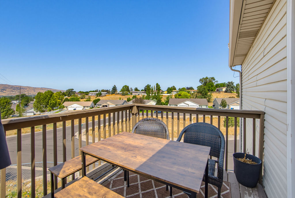 Backyard Patio Views (Upper)